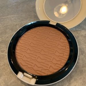 Mac limited ed. Studio careblend pressed bronzer